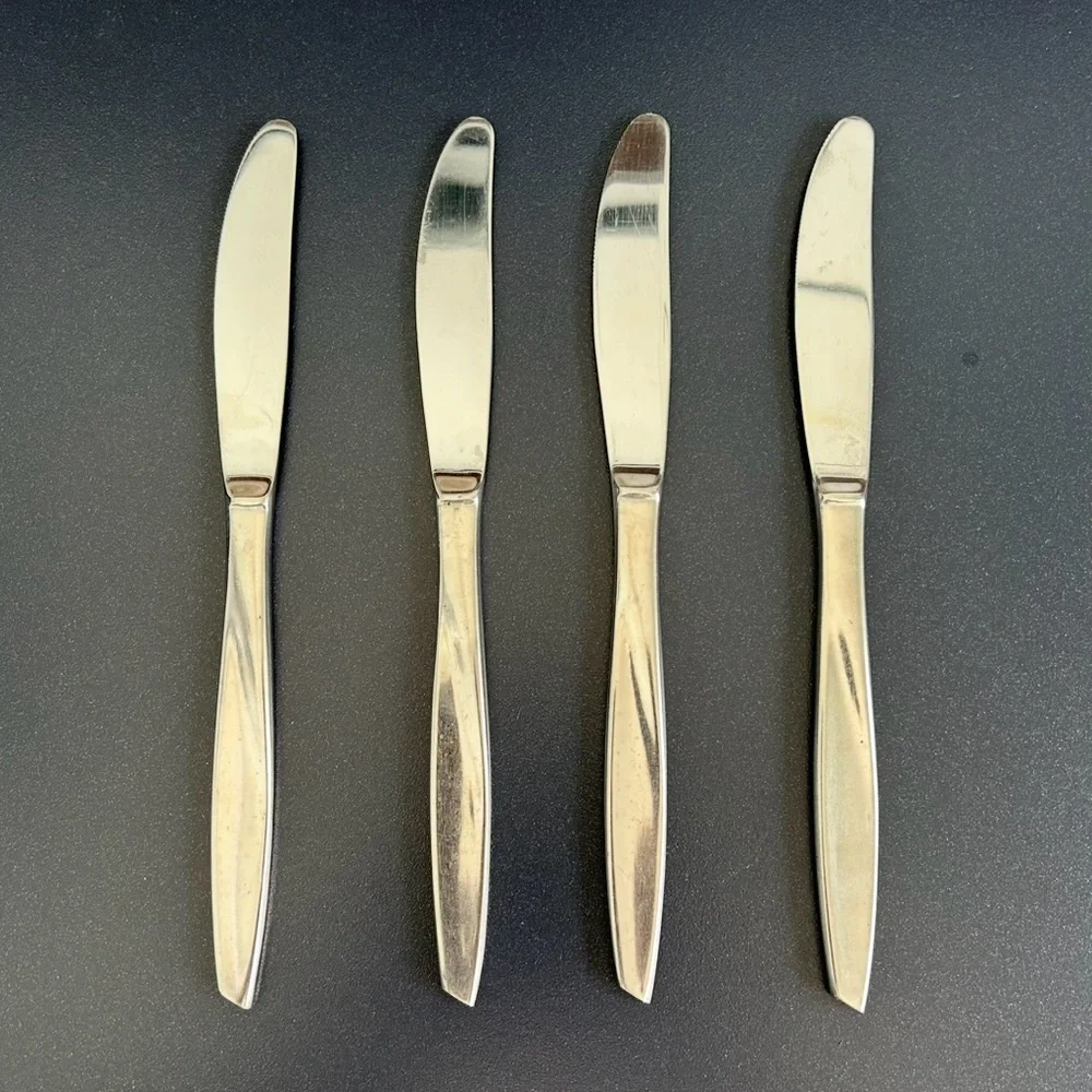 Vintage Lot (4) Crestmark Dinner Knives Stainless Silverware Flatware